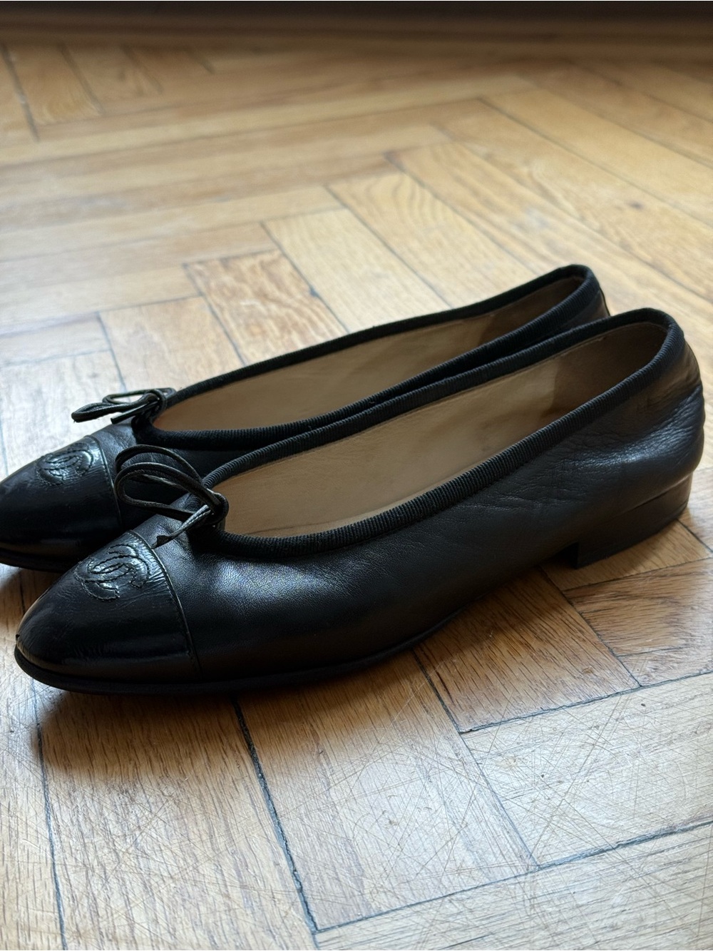 CHANEL Black Leather Ballet Flats with Bow and CC Cap Toe - Picture 6 of 6